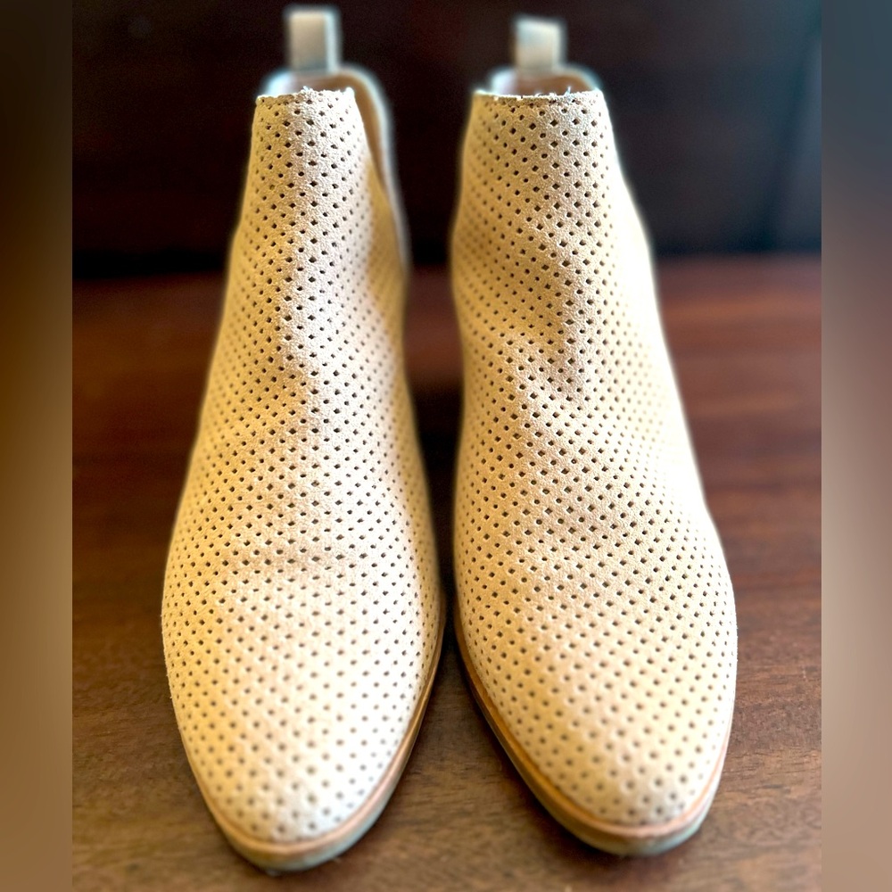 Women’s Dolce Vita Tan Ankle Boots Size 8